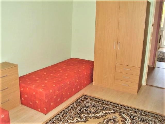 Dva 3.lůž. pok., i JEDNOTLIVĚ, dívčí byt, pračka - 3