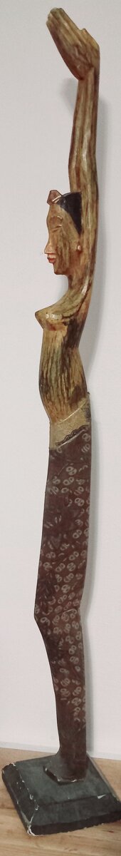 Soška "Tančící domorodkyně" - 3