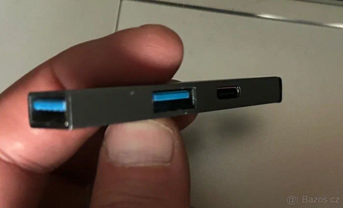 USB-C hub / redukce. NOVÁ - 3