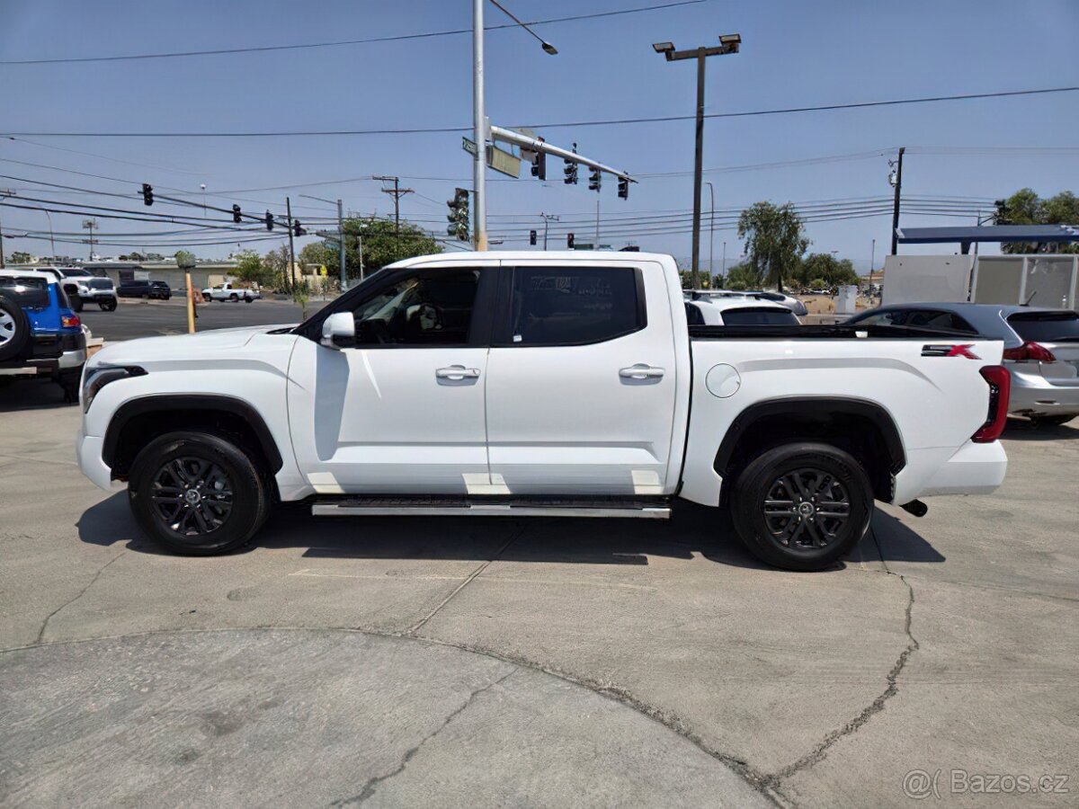 2024 Toyota Tundra SR5 3.4L V6 4WD