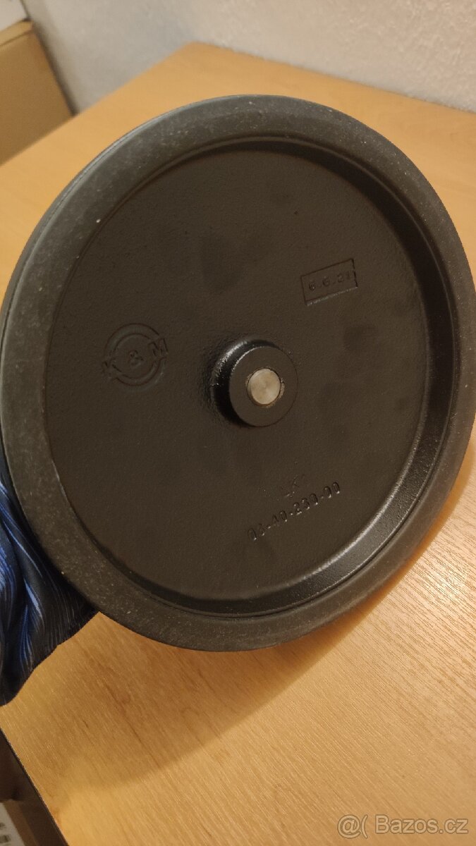 Litinový stojan na mikrofon značky K&M - 3