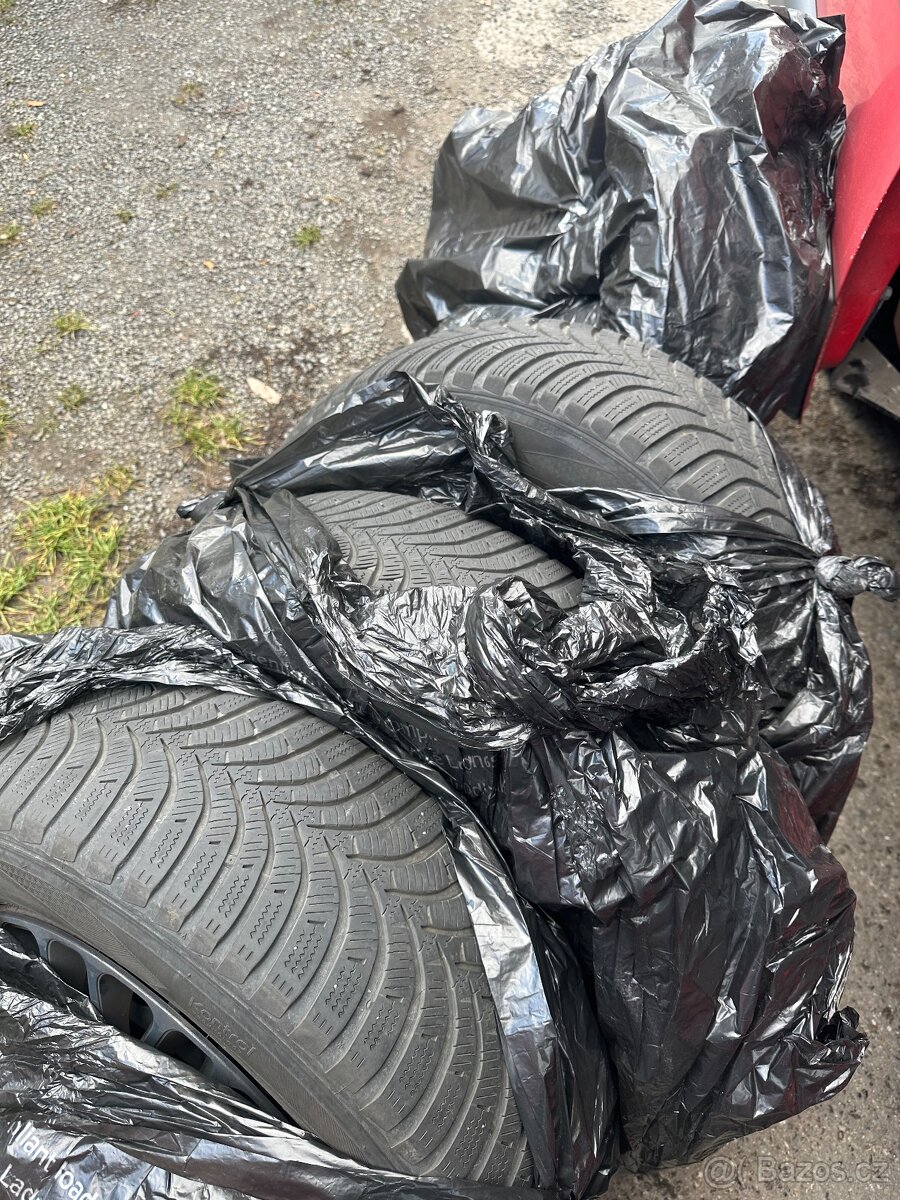 Zimní pneu Octavia II s disky 195/65/R15 + poklice - 3