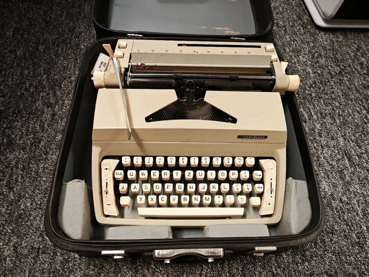Kufříkový psací stroj Consul. - 3