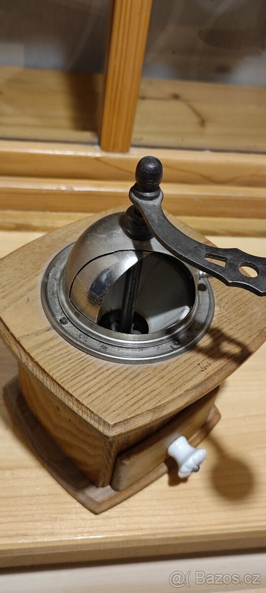 Mlýnek na kávu. - 3