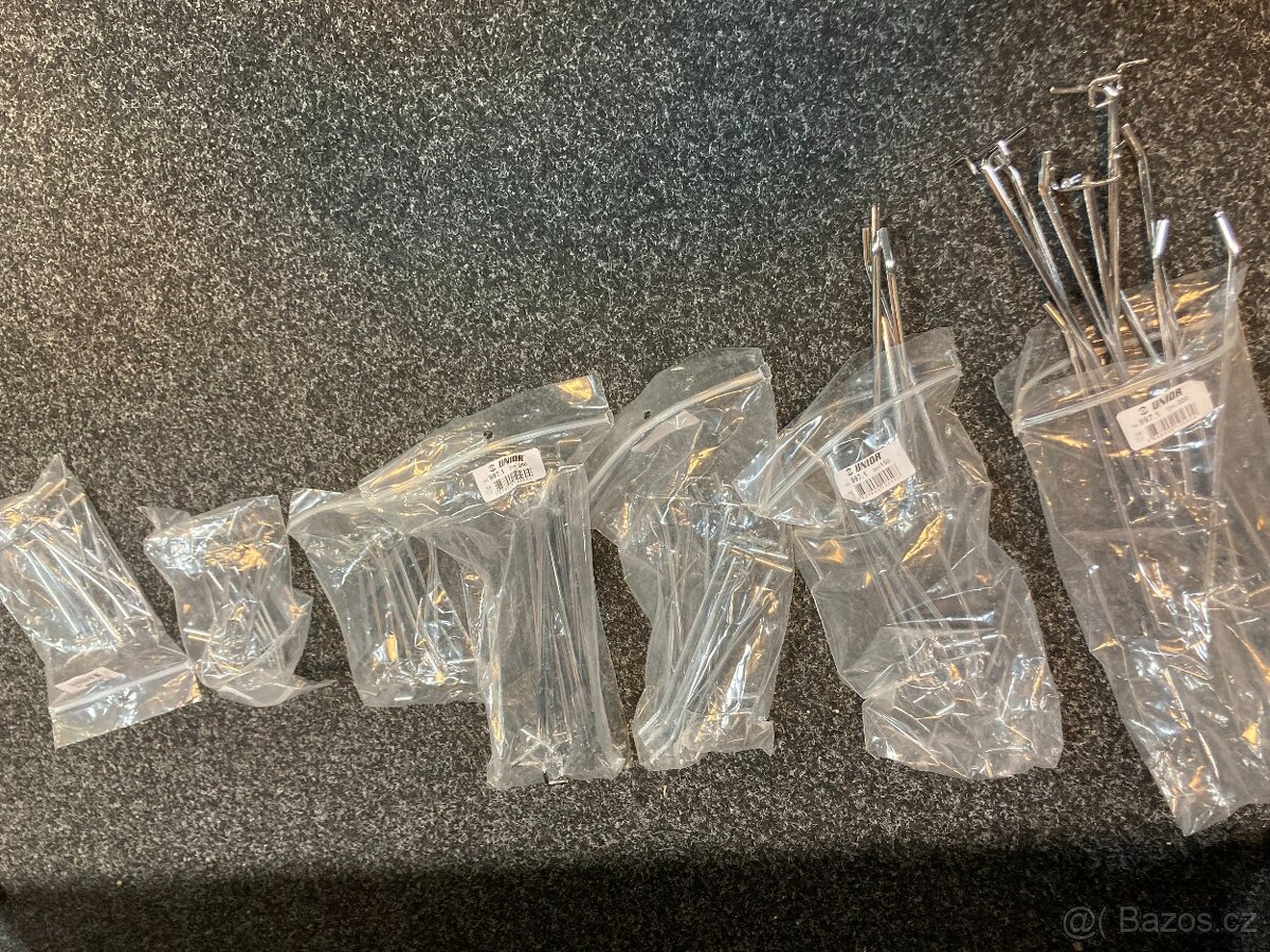 Výstavní stojan na zboží s osvětlením - závěsný systém - 3