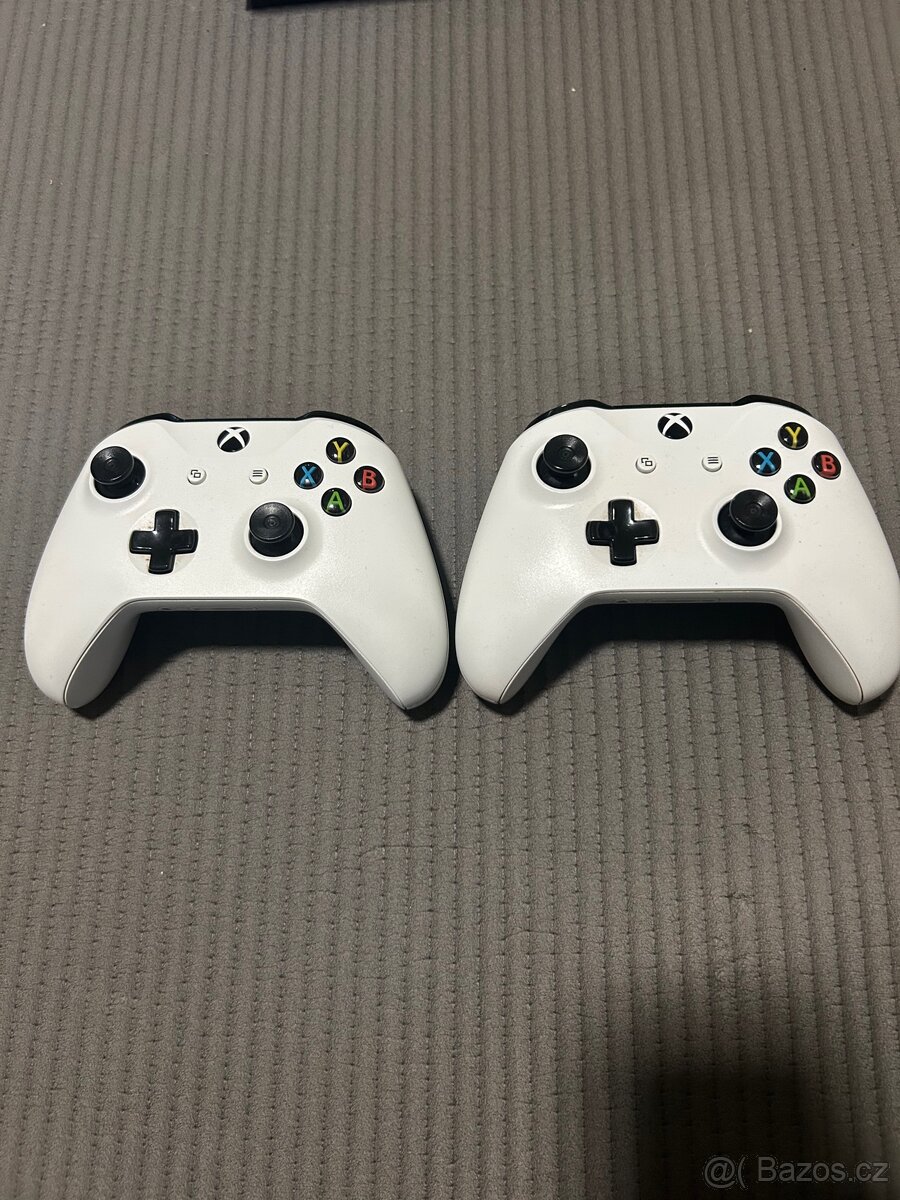 Xbox One S + 2 ovladače + kabely - 3