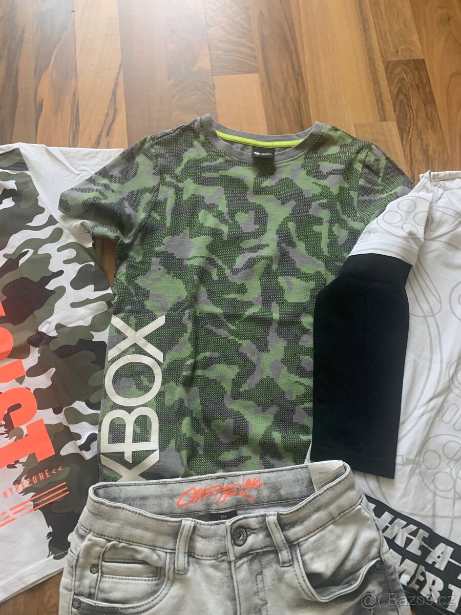 Kraťasy + 3 ks triček vel.134 - 3