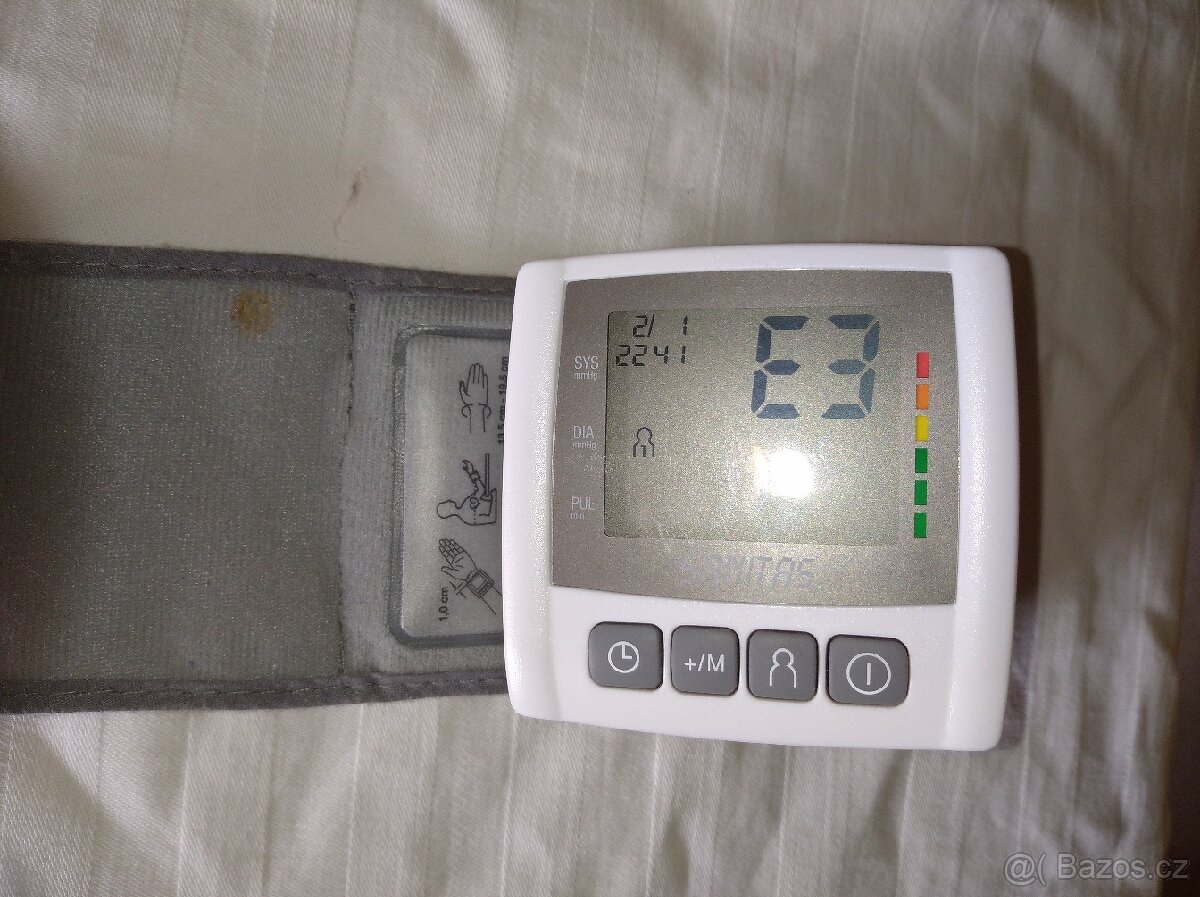 Měřič krevního tlaku na zápěstí Sanitas
- 3