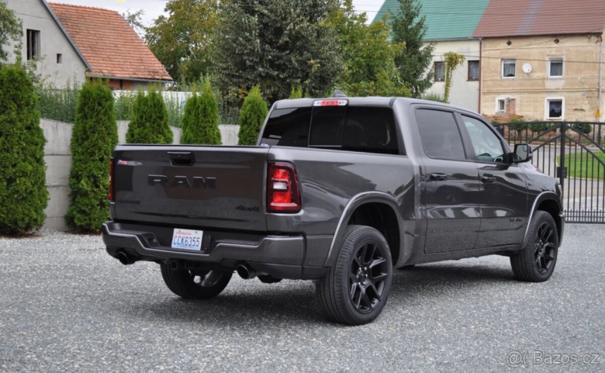 LARAMIE NIGHT PREMIUM 2025 3.0 Twin Turbo 420 KM