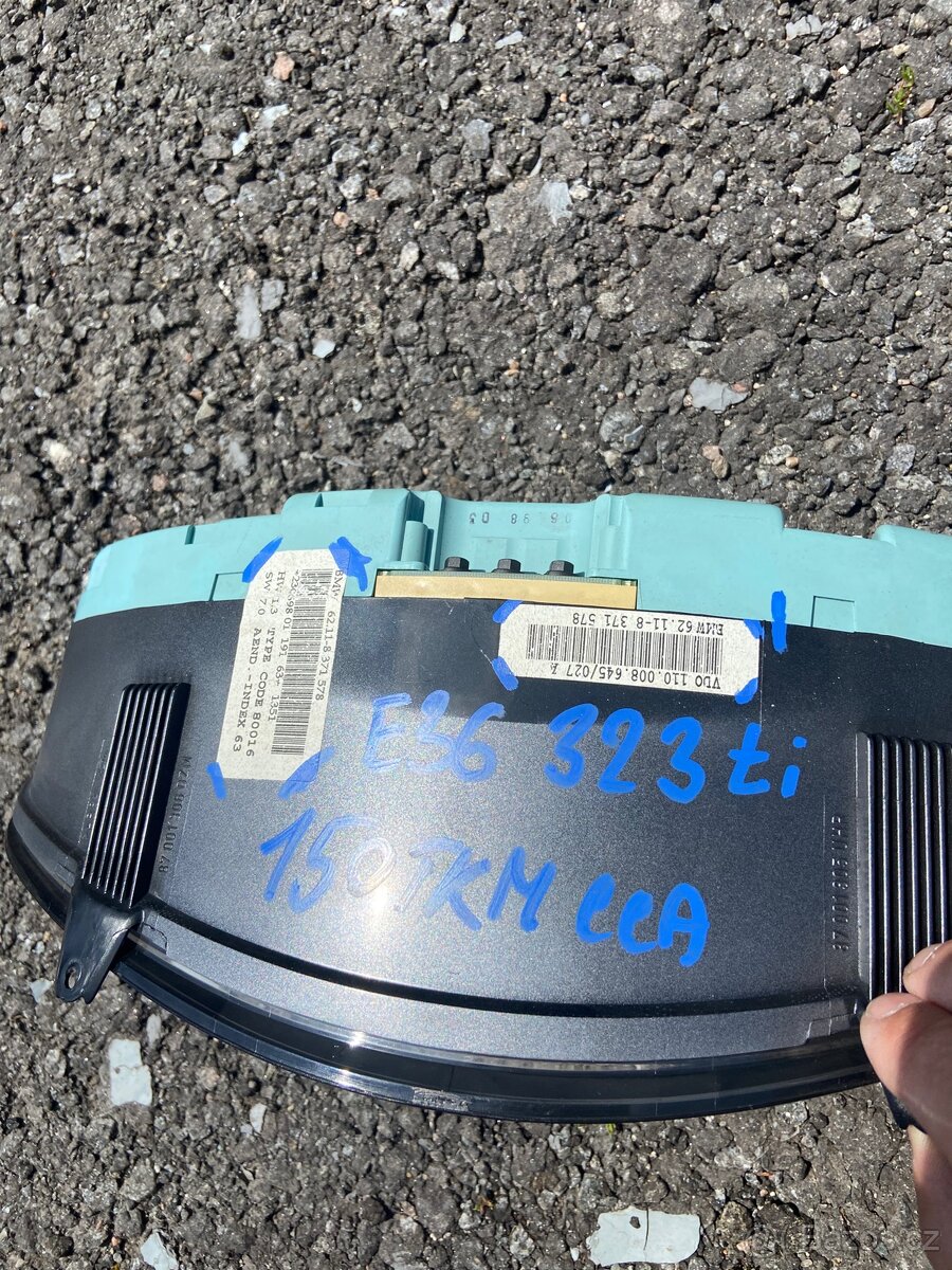 Budíky bmw 323ti compact - 3