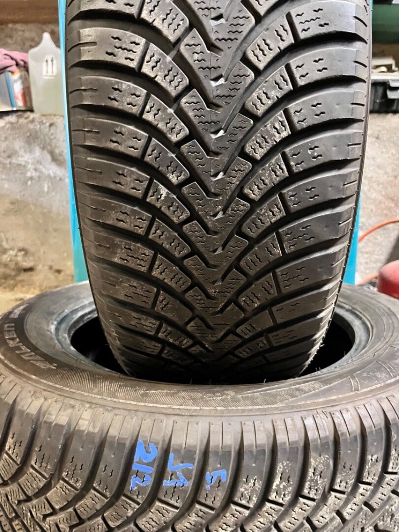 2x 225/60 R17 zimní pneu - 3