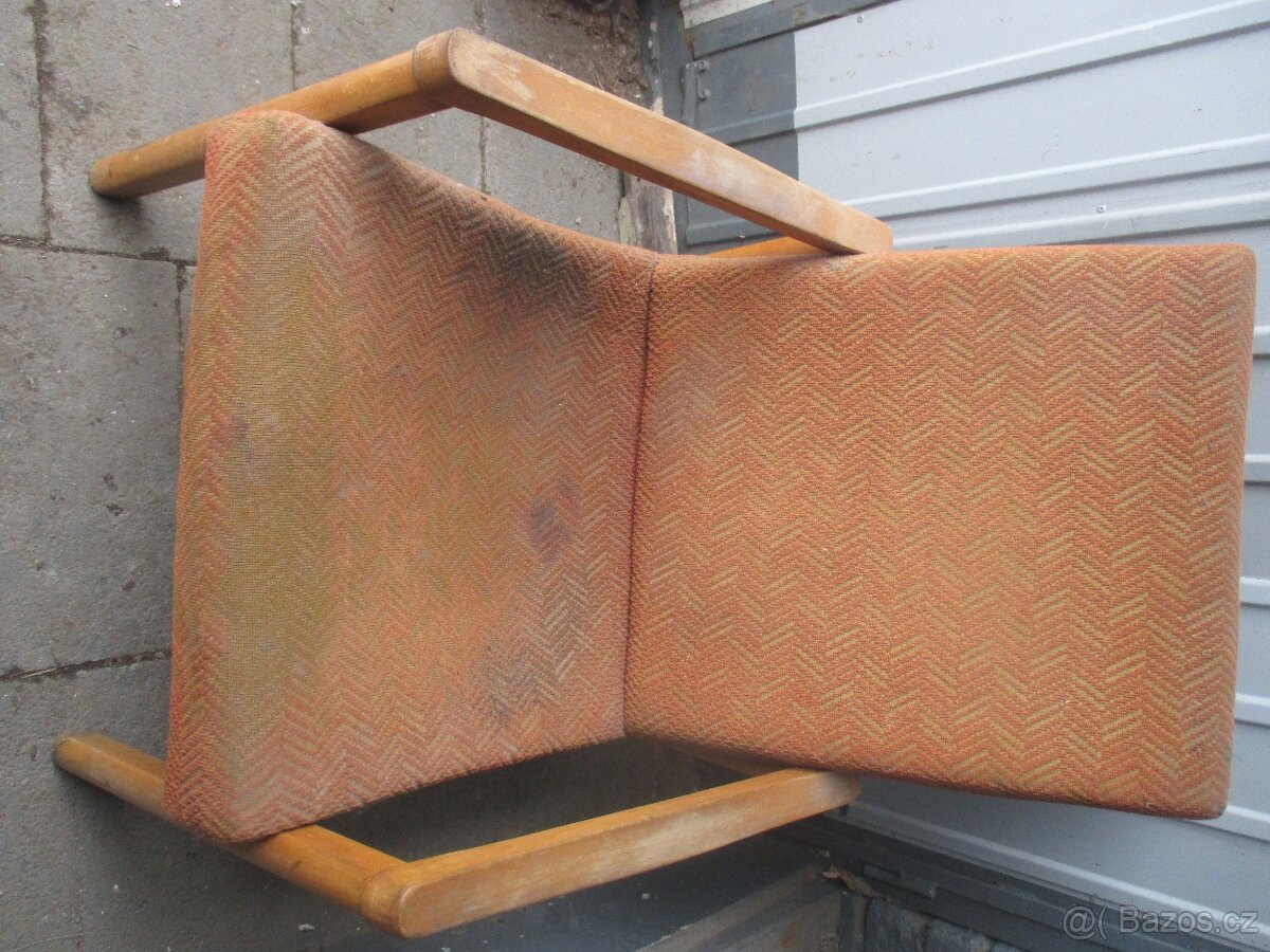 Starší křeslo-k renovaci - 3