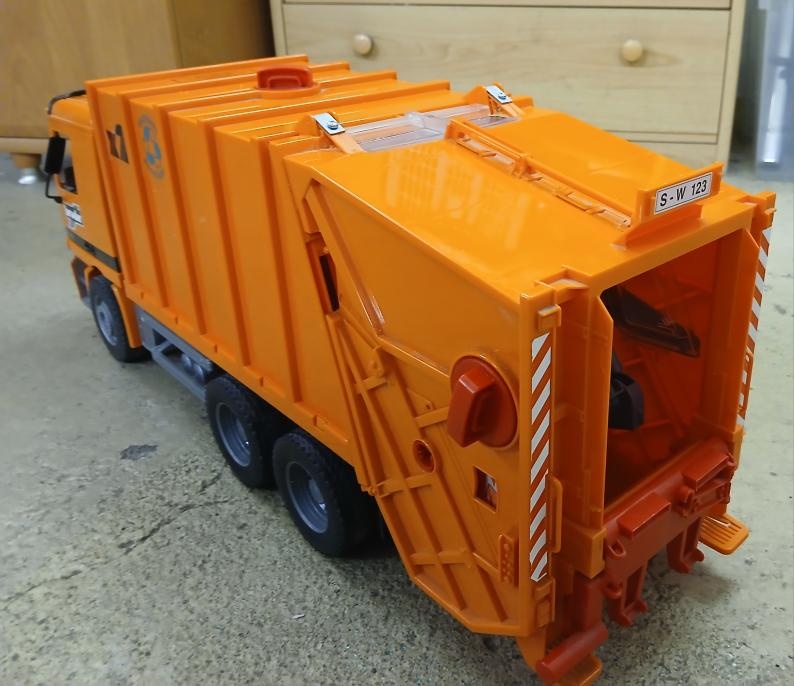 Bruder popelářské auto - 3