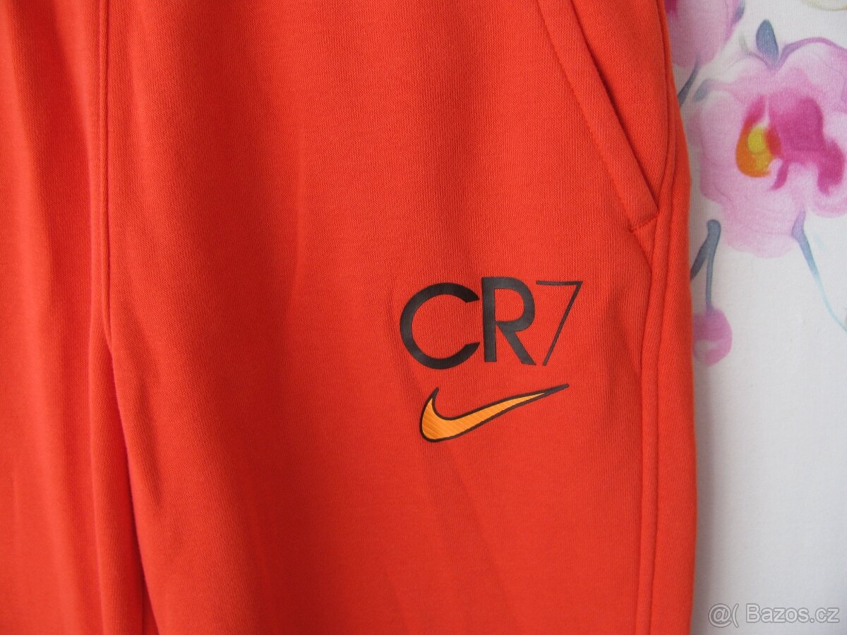 Dětské teplákové kalhoty NIKE vel.146 - 3