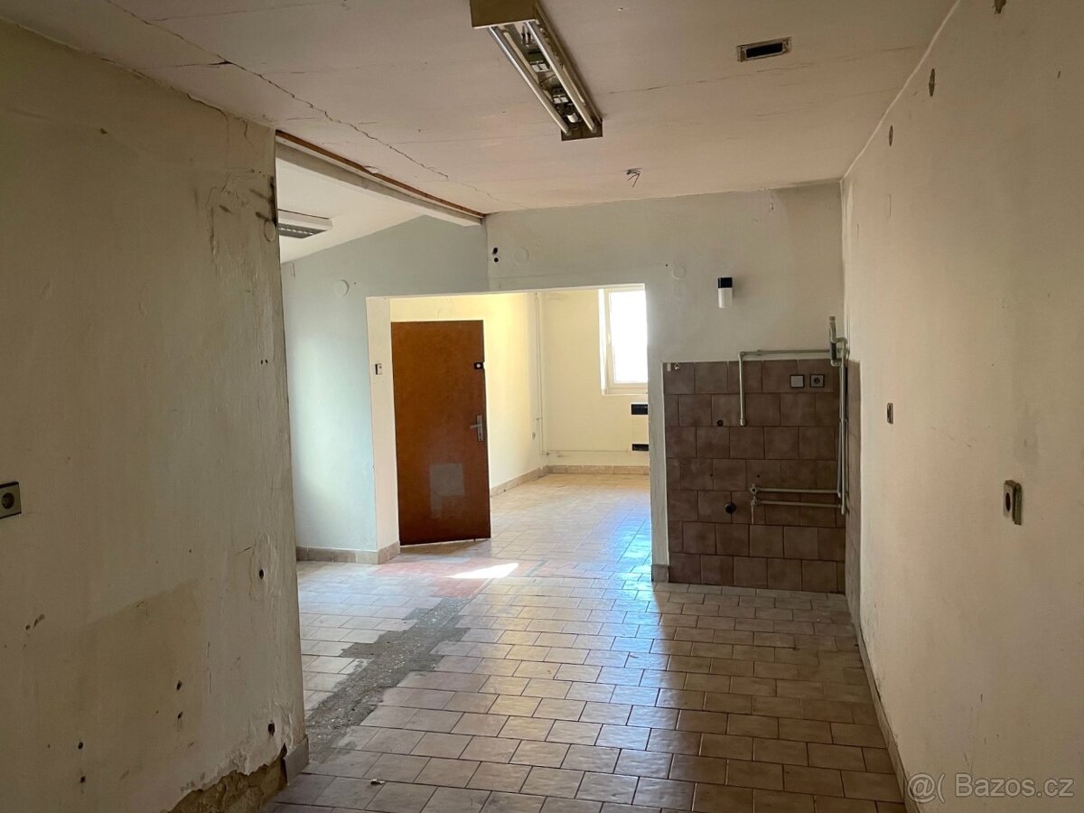 PRONÁJEM OBCHODNÍHO PROSTORU UHERSKÝ BROD - 3