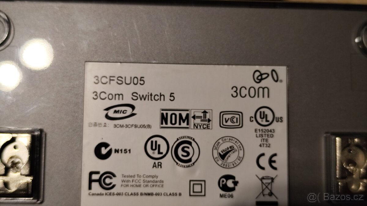 Pětiportový switch 3COM - 3