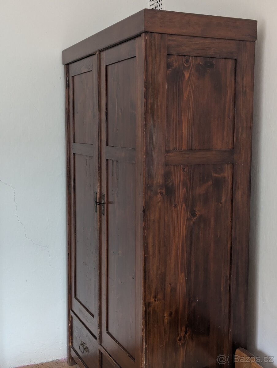 Starožitná skříň z masivu - 3
