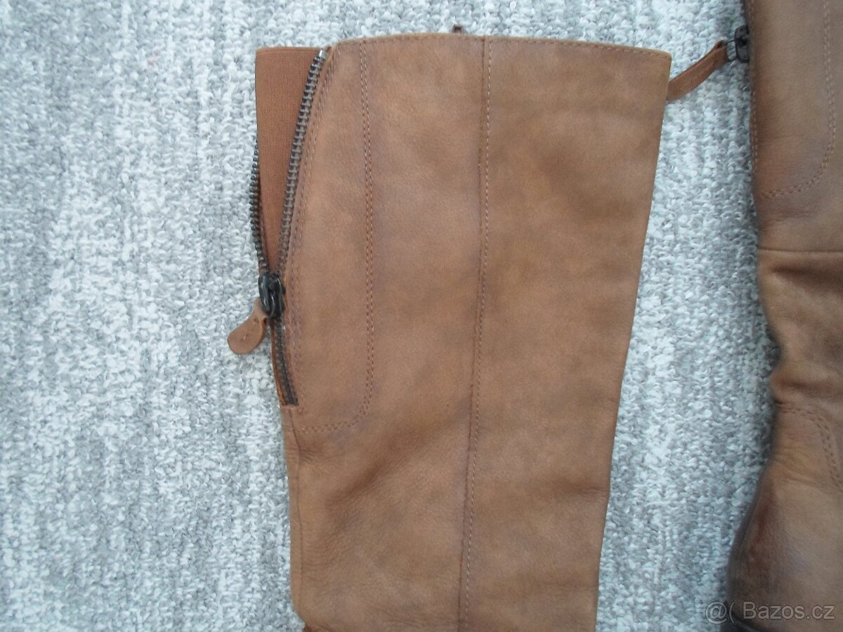 Hnědé kožené boty kozačky Baťa - 39 - 3