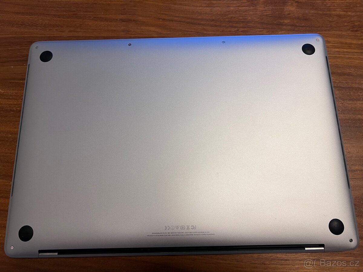 MacBook Pro 15", i7, 16/512, NOVÁ BATERIE - 3
