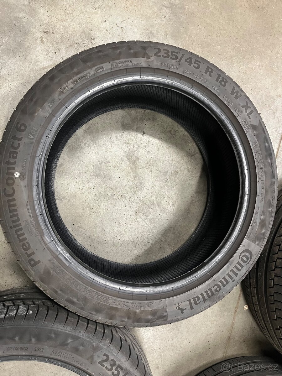 Pneu 235/45r18 - 3
