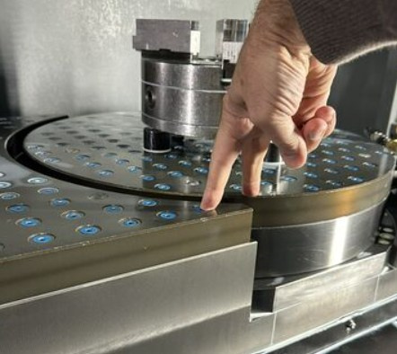 Obráběcí centra - vertikální VMX 42 SRTi - 3