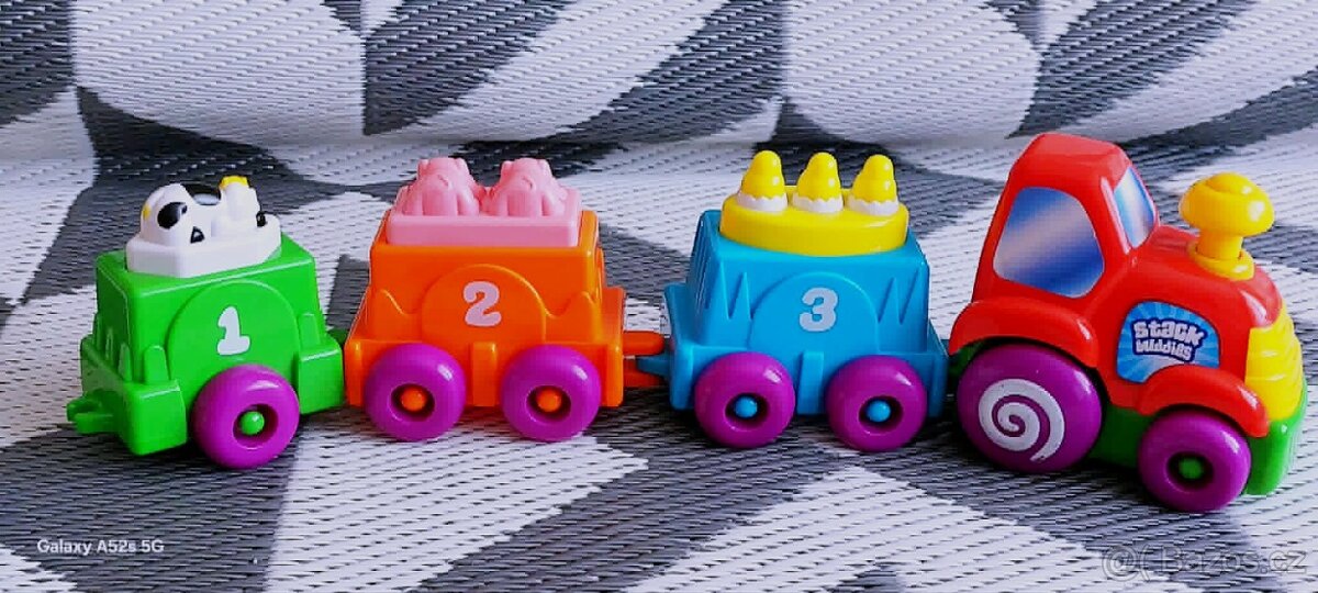 FUNKČNÍ DĚTSKÝ VLÁČEK - STACK BUDDIES - DÉLKA 47cm - 3