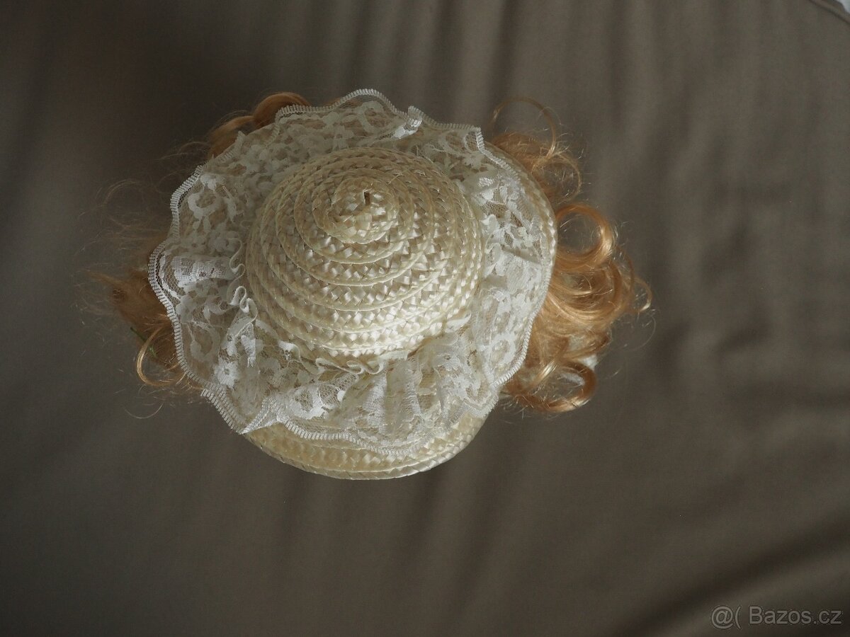 Porcelánová panenka - zlatavá se slamákem - 3