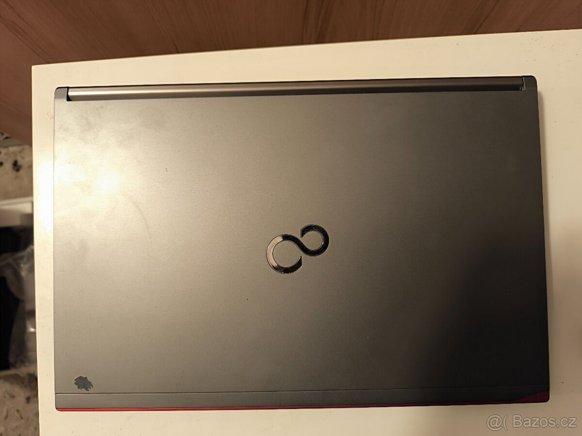 FUJITSU Lifebook E735 - 3