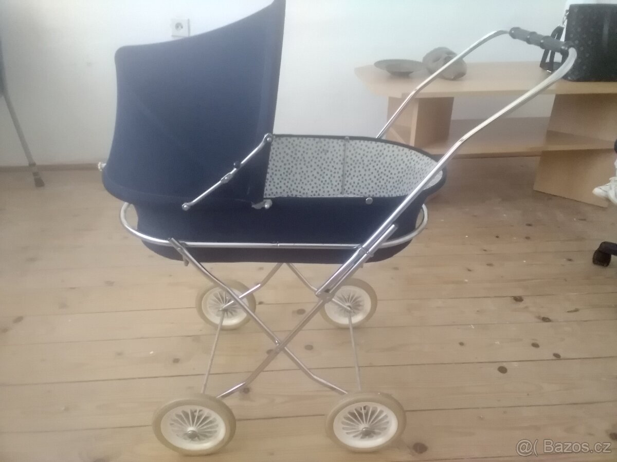 Retro kočárek s panenkou - 3