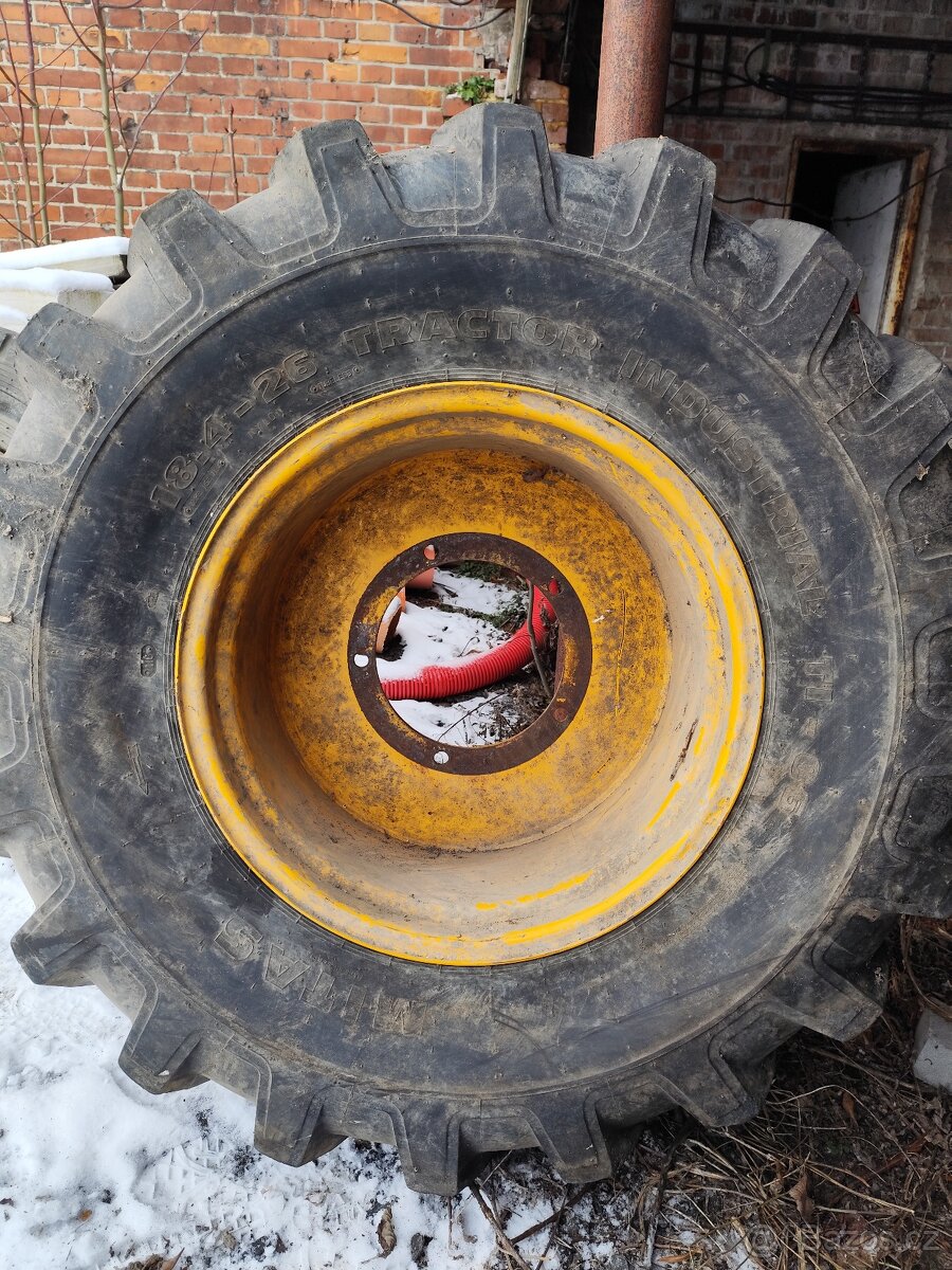 Traktorbagr JCB - pneu s diskem - 3