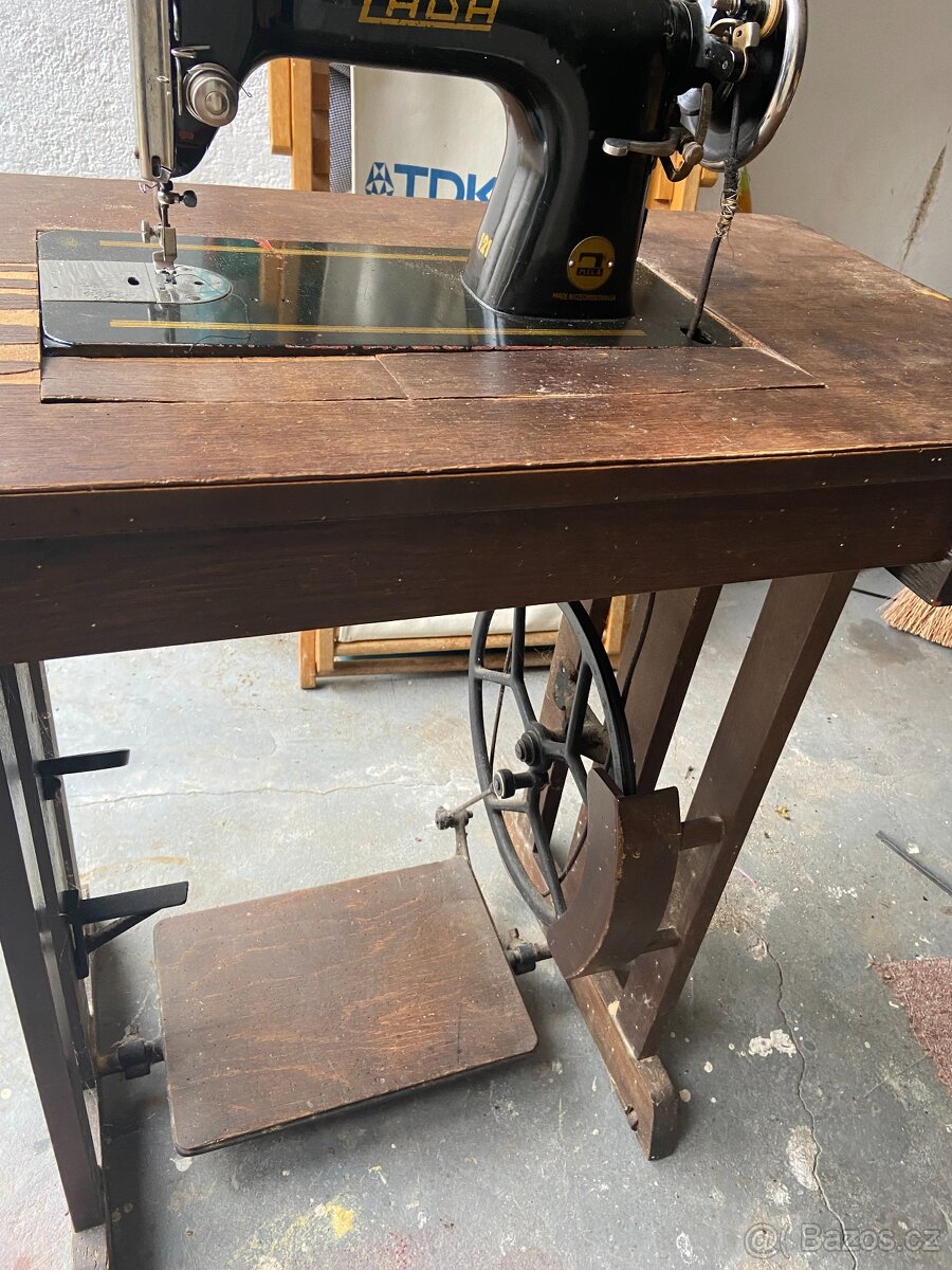 Prodej šicího stroje Lada - 3