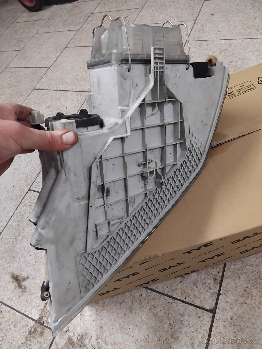 Octavia 2 pravé přední světlo H7 - 3