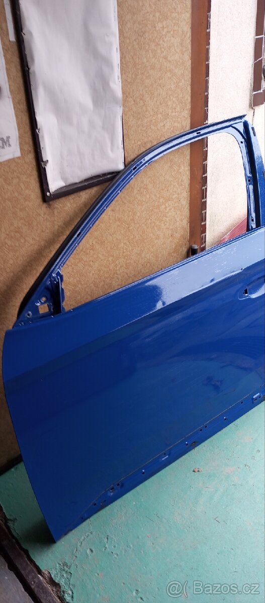 Prodám levé dveře na Škoda Superb.3 , - 3