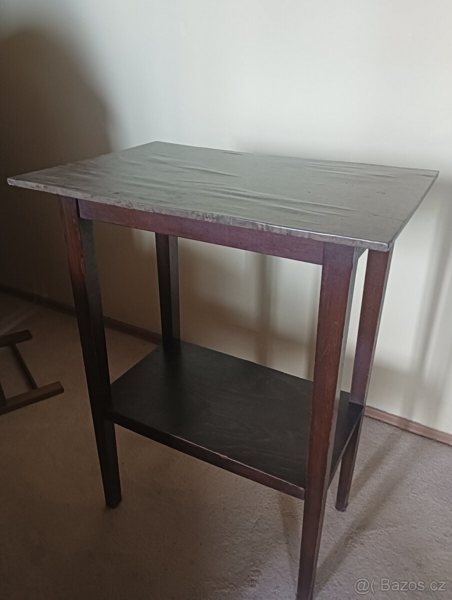 Starý, dřevěný stolek - 3