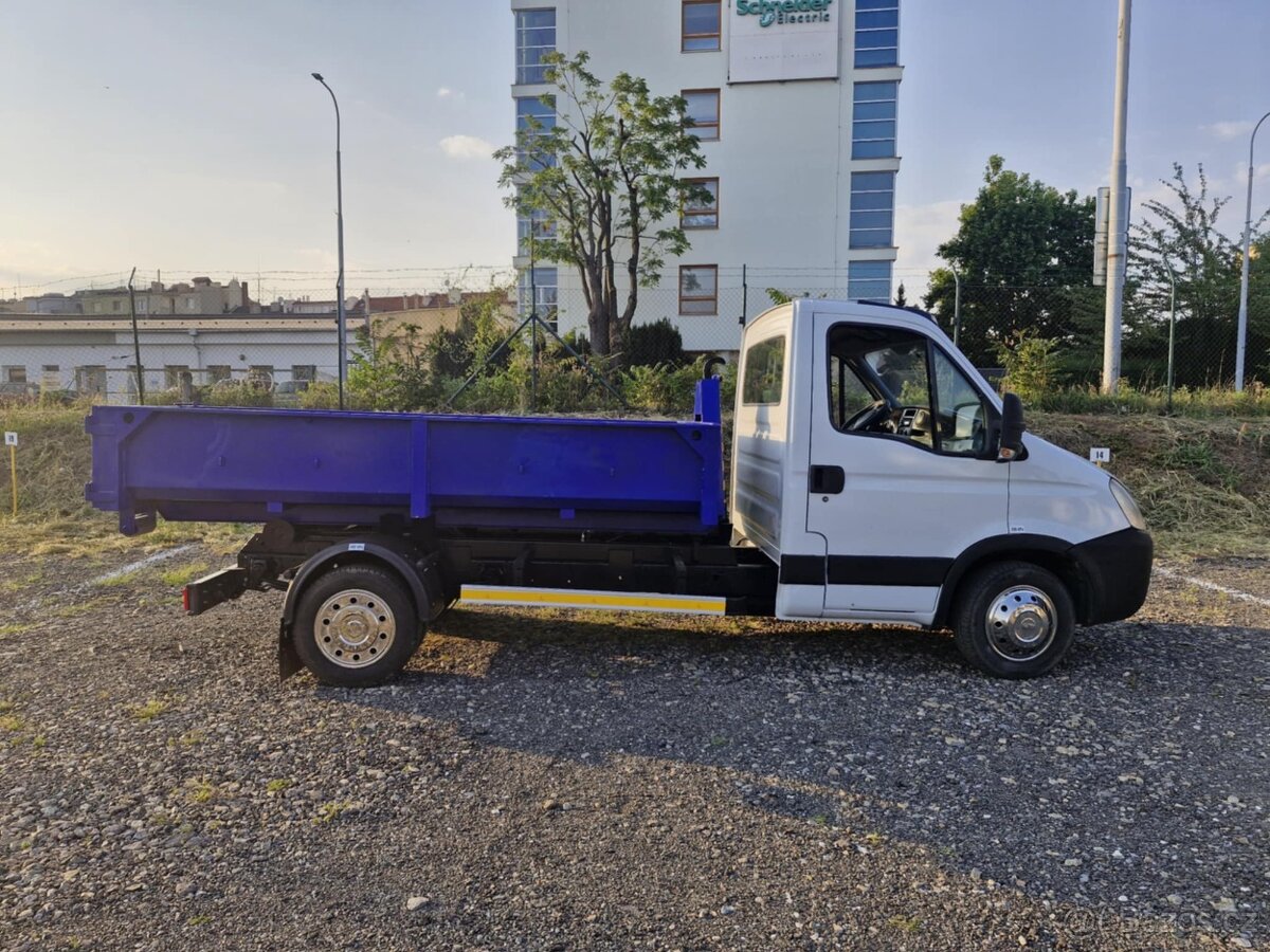 Kontejnerové Iveco daily do 3,5 t - řidičský průkaz sk. B - 3