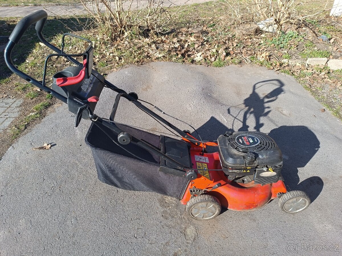 Prodám benzínovou zahradní sekačku s pojezdem - 3