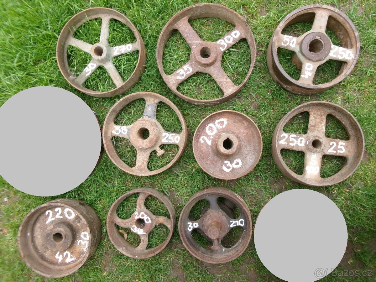 prodám staré litinové řemenice na plochý řemen..... různé dr - 3