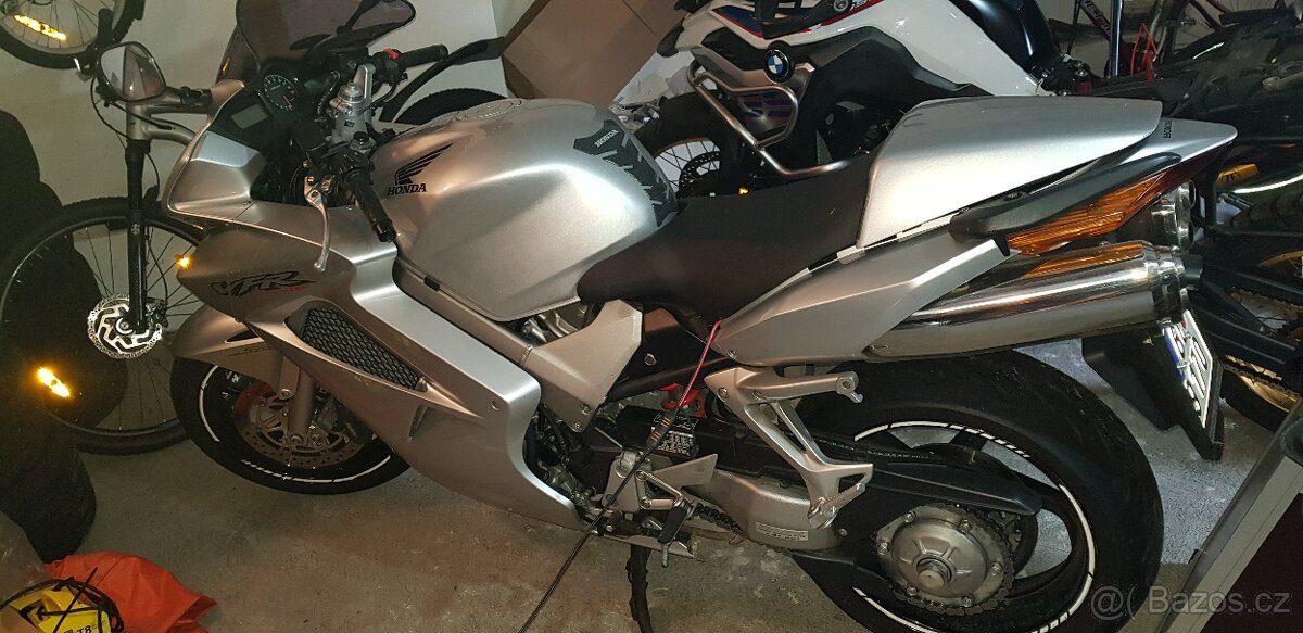 HONDA VFR - 3