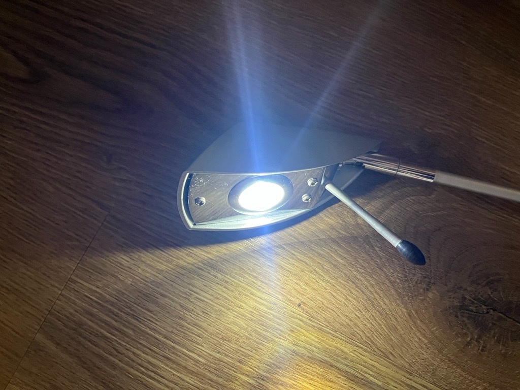 Moderní stolní lampa - 3