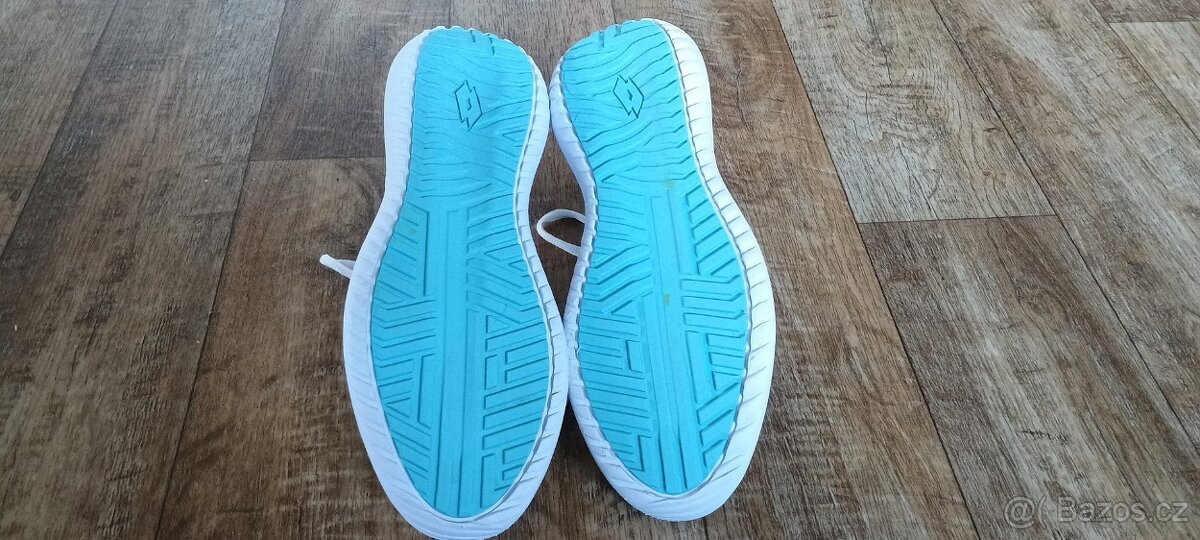 Prodám dětské boty zn. LOTO vel.38,5 - 3