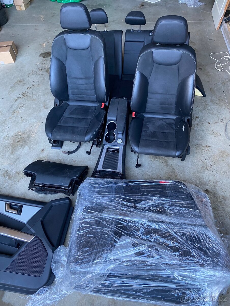 Mercedes GLK alcantara sedačky interiér - 3