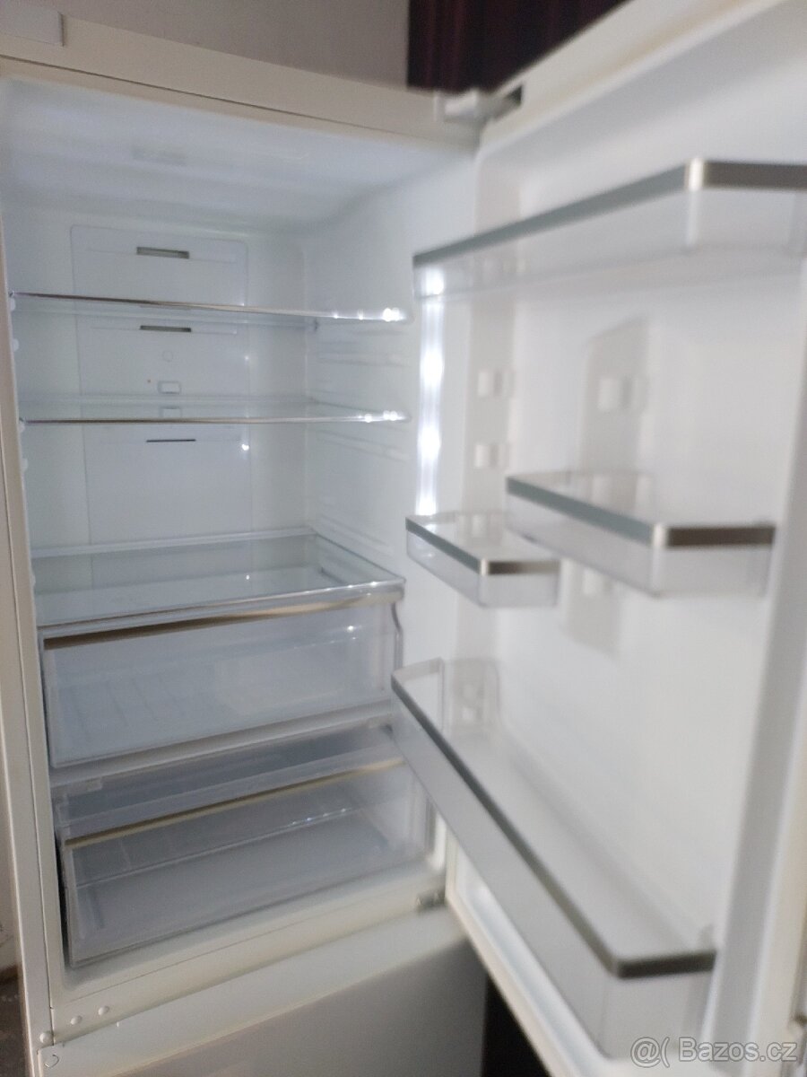 SAMSUNG Lednice 186cm,No Frost - 3