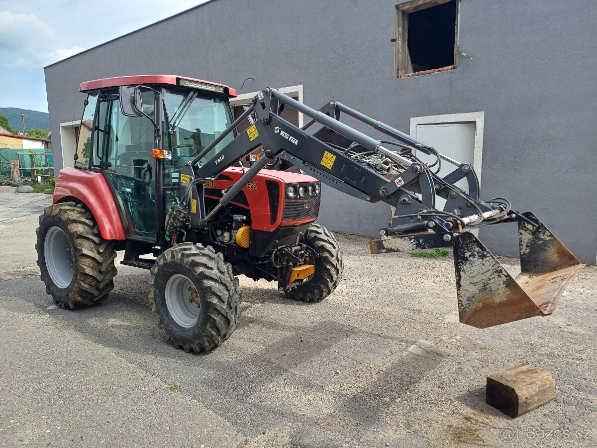 Traktor s čelním nakladačem - 3