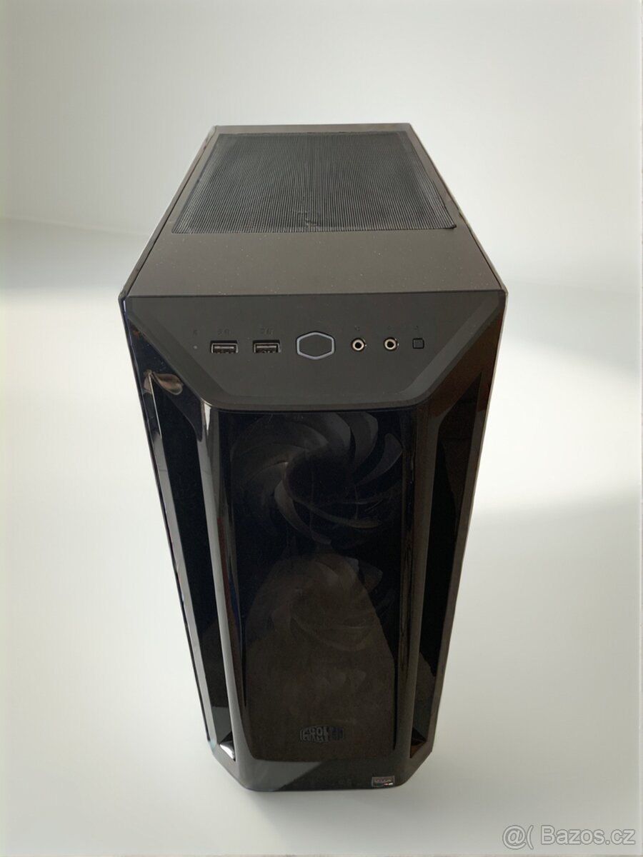 Výkonný herní počítač s xbox kontrolery – kompletní sada - 3