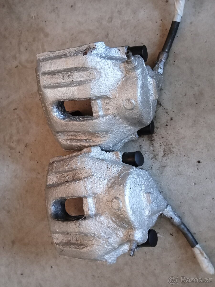 Přední brzdiče BMW E32/E34 chlazené kotouče - 3