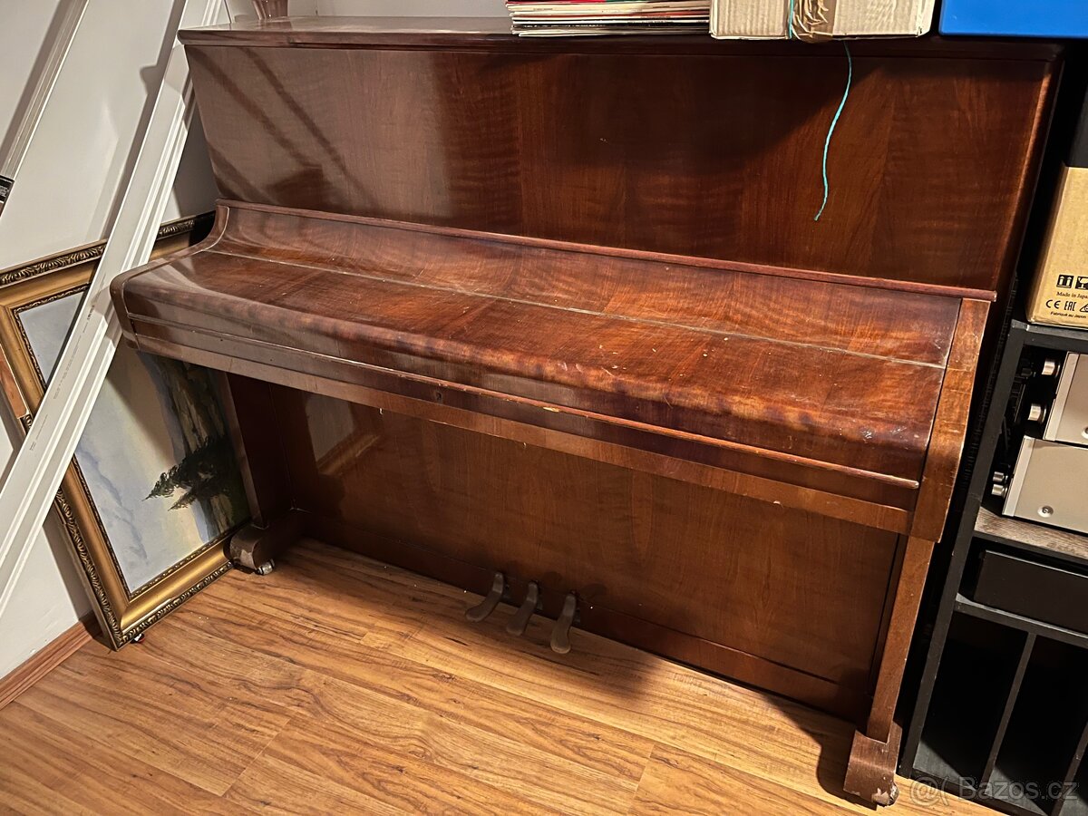 Piano Weinbach - Petrof - 3 pedál - 3