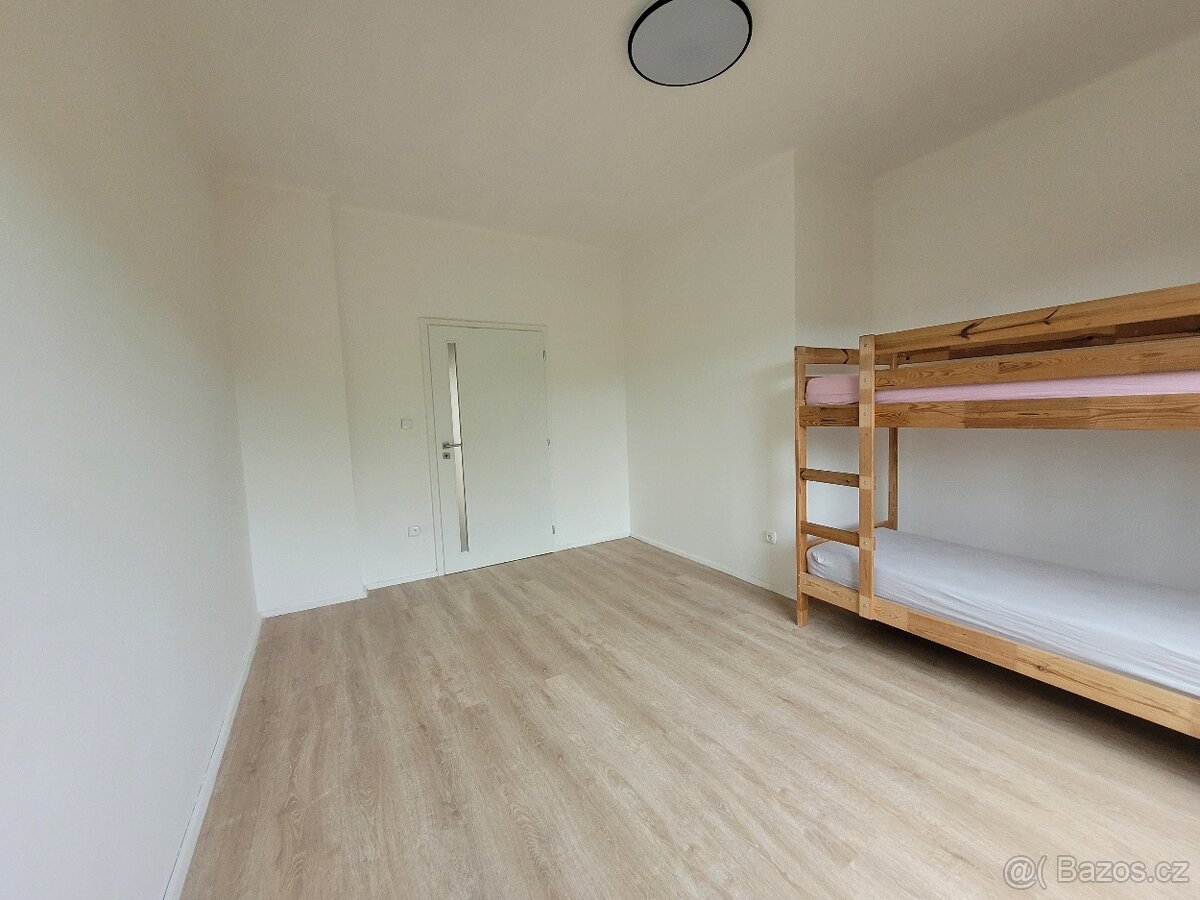 PRODÁM 2x bytová jednotka, 1x garáž + stavební pozemek - 3