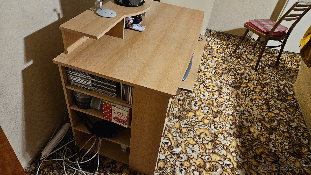 Počítačový stůl - 3