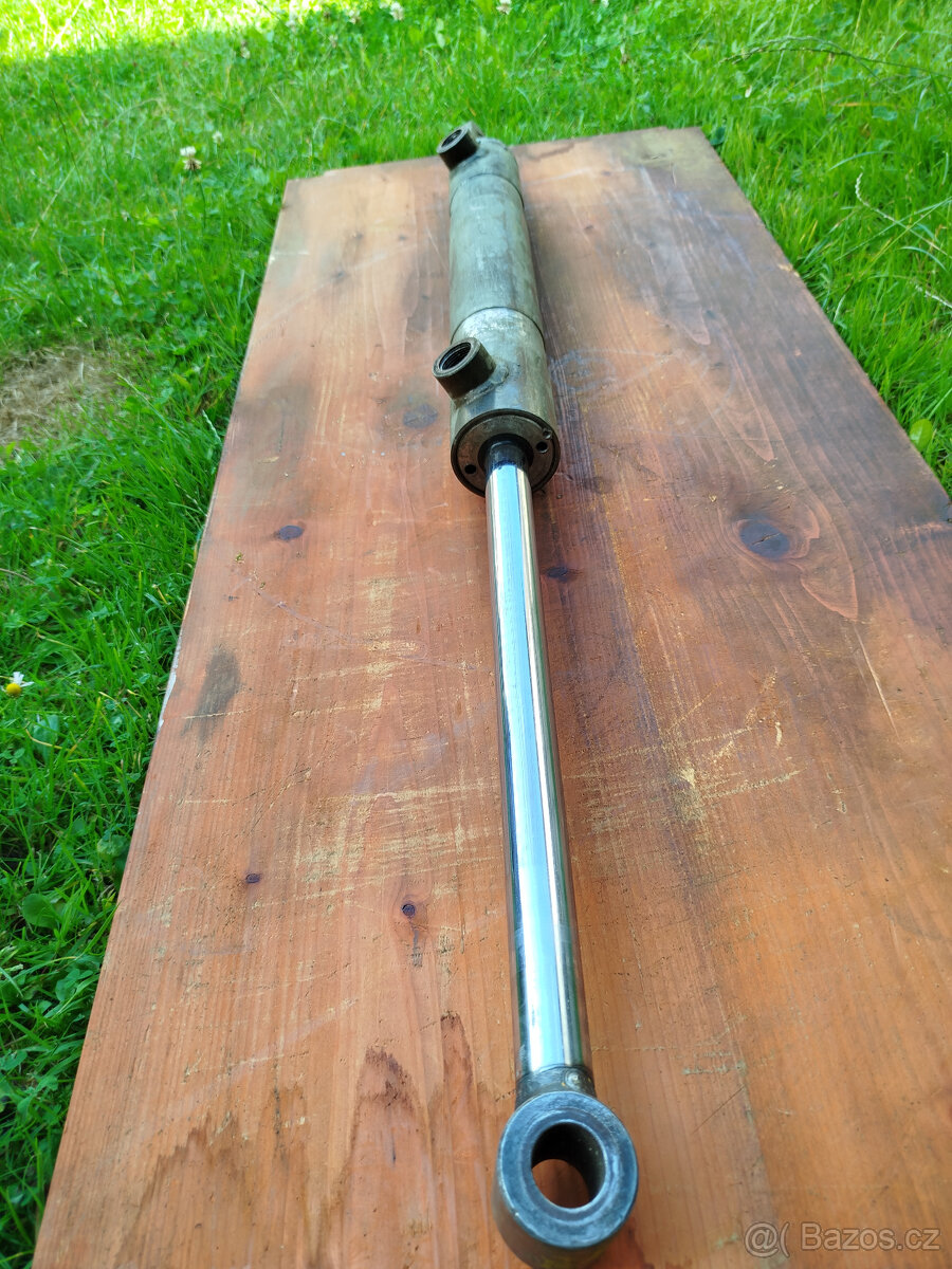 hydraulickou pístnici na třetí bod - 3