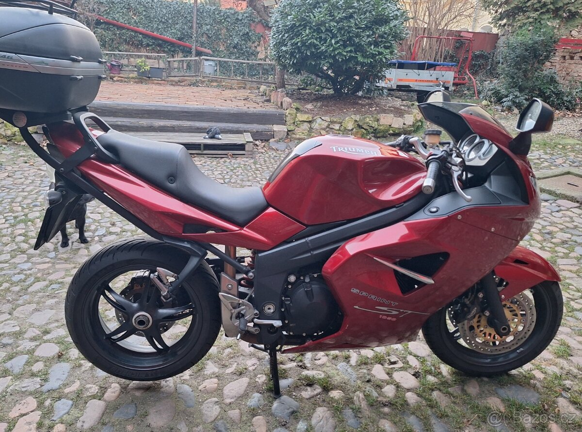 Triumph Sprint ST 1050 - 3
